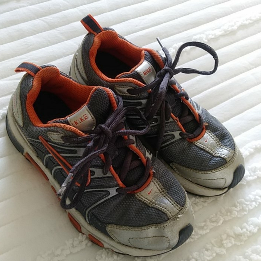 Nike Running Sneakers Shoes Size 2.5 Youth
